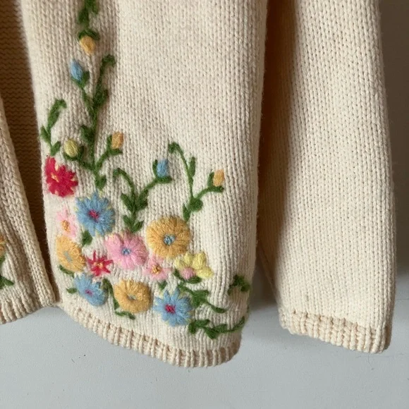Vintage handmade embroidered cardigan - Picture 4 of 12